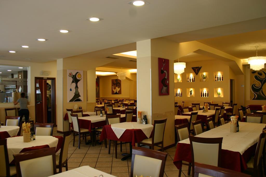 Hotel Moro Freoni Сан-Пьетро-ин-Карьяно Экстерьер фото